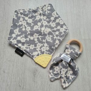 grey flowers teething bundle